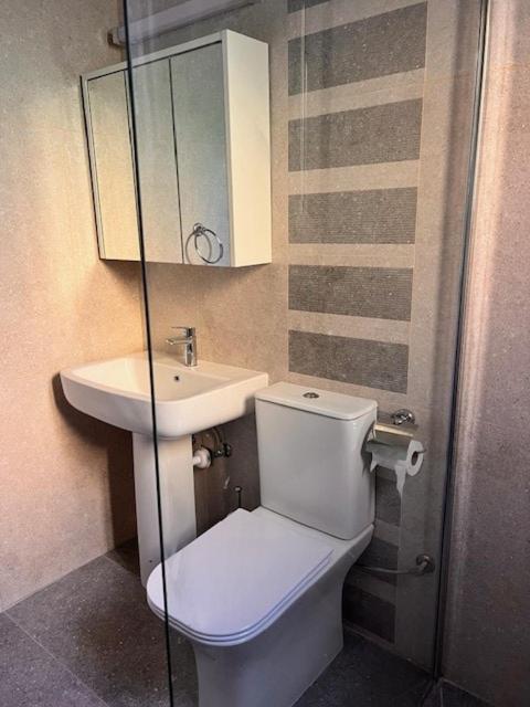 Central Gem - 10 Min Walk To The Sea, Harbor And Mall Apartment Пафос Екстериор снимка
